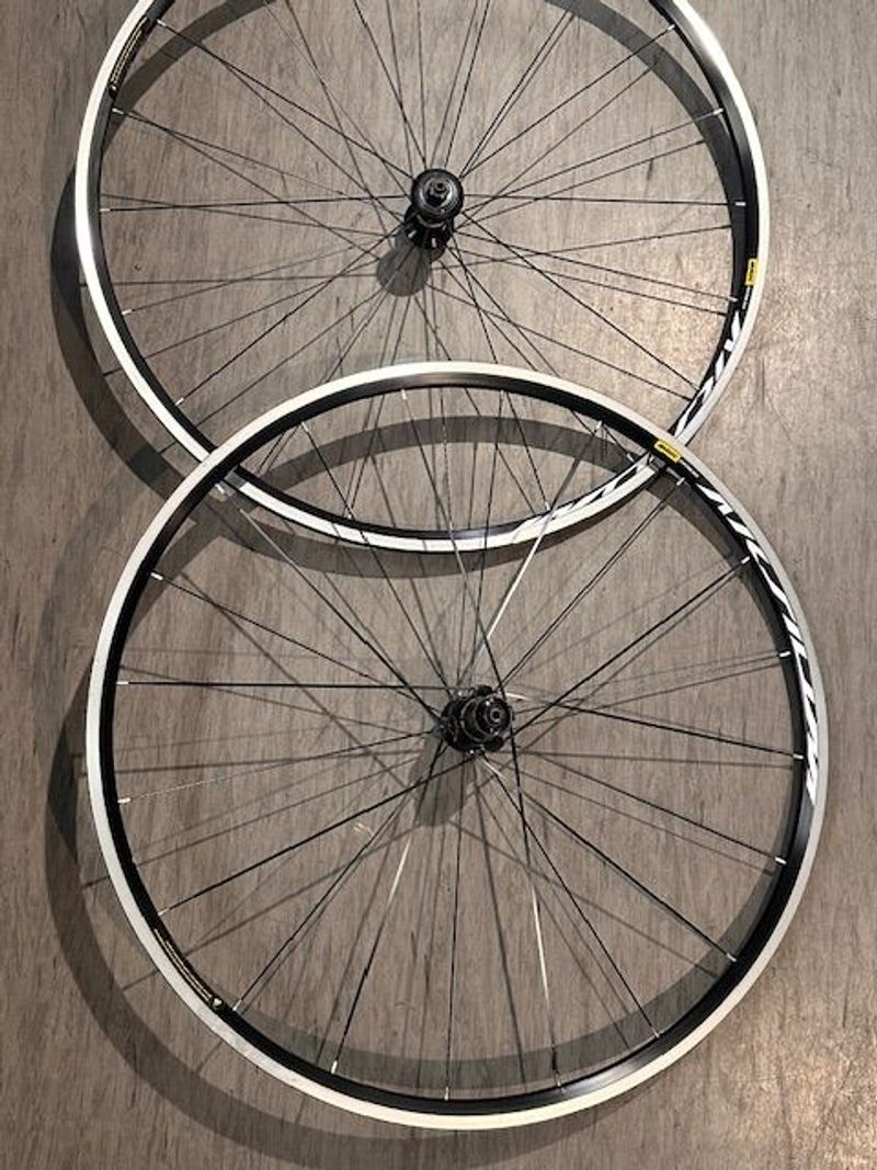 Brugt Mavic Aksium 28" Laufradsatz für Felgenbremse 2024 Wheels