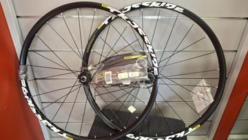 Used Mavic Crossride 26" 6-bolt Wheelset Wheels