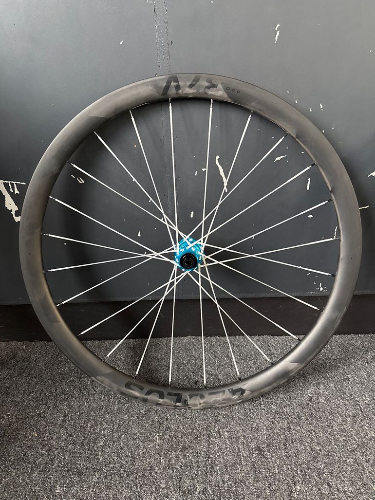 Used Bontrager Pro 37V custom wheels 2025 bike — image 4 of 5