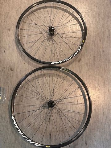 Gebrauchtes Mavic Aksium Disc 700c Wheelset 2024 Wheels