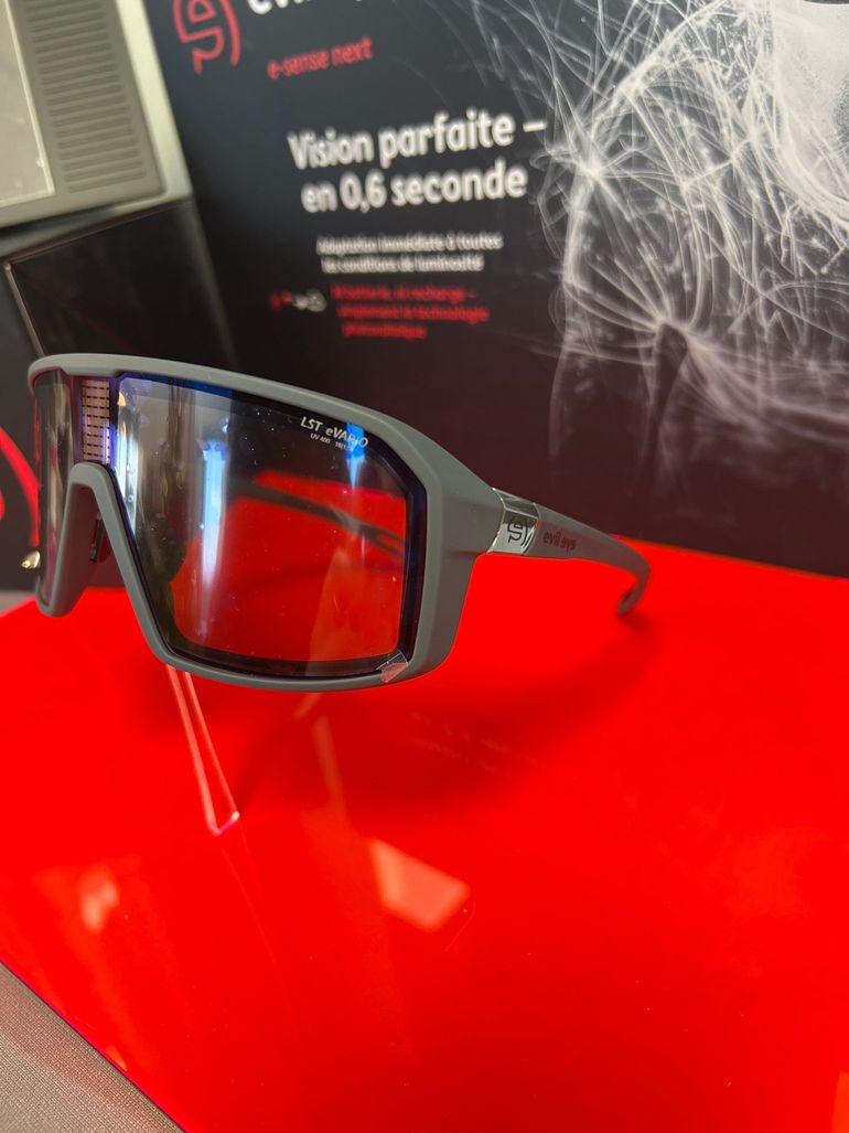 Used Evil Eye e-sense next. Verres photovoltaïques ! 2025 bike — image 3 of 6