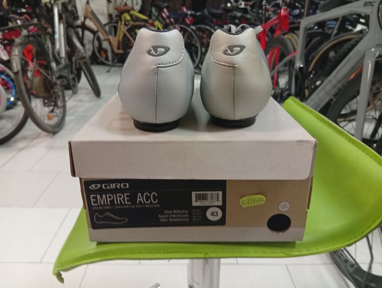 Used Giro EMPAIRE ACC bike — image 1 of 3