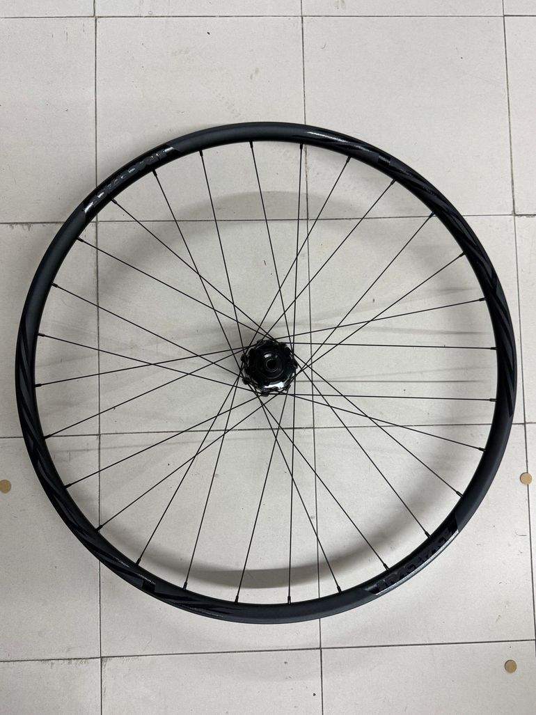Used Race Face Turbine R 2024 bike — image 1 of 6