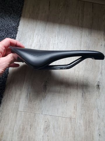 Tweedehands natural fit Nuance selle comme neuve, chariot carbon 2023 Saddles & Seatposts