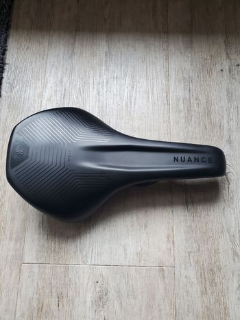 Used natural fit Nuance selle comme neuve , chariot carbon 2023 bike — image 2 of 3