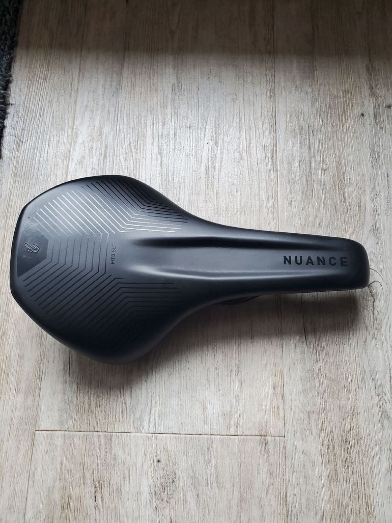 Used natural fit Nuance selle comme neuve , chariot carbon 2023 bike — image 2 of 3