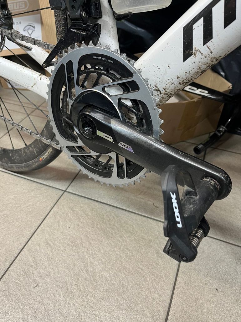 Used Sram Crankstel force met powermeter links. 2024 bike — image 2 of 3
