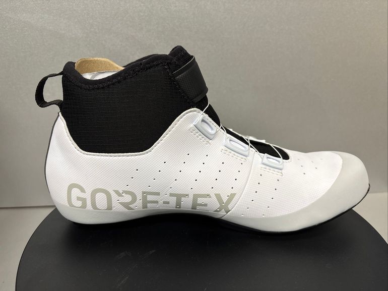 値下げ】Fizik TEMPO ARTICA GTX 39White/Gray 【公式通販】