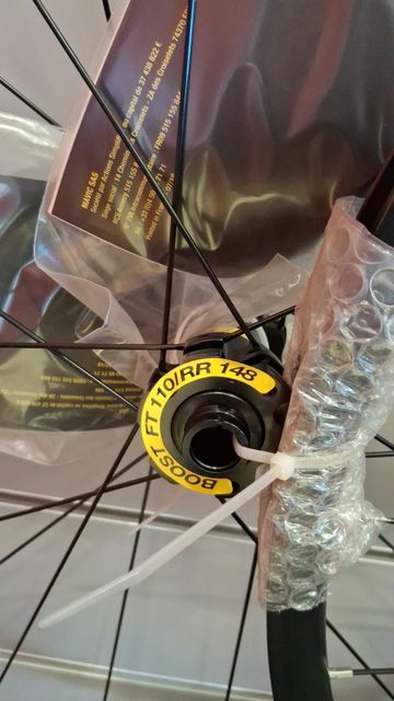 Used Mavic Crossmax 27.5" Boost 6-fori 7/12v Shimano bike — image 3 of 3