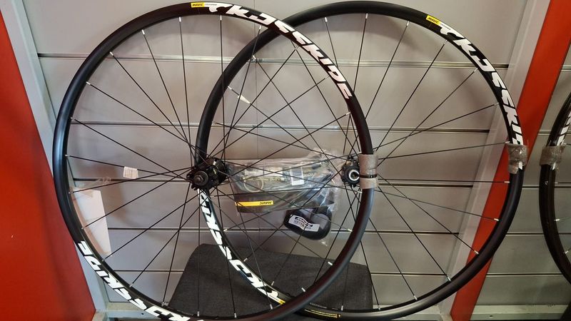 Used Mavic Crossride 29" 7/11v 6 fori center lock Wheels