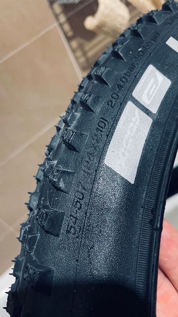 Brugt Schwalbe modelo Rocket Ron 24”x 2’10 nuevos a estrenar 2025 Tyres & Tubes