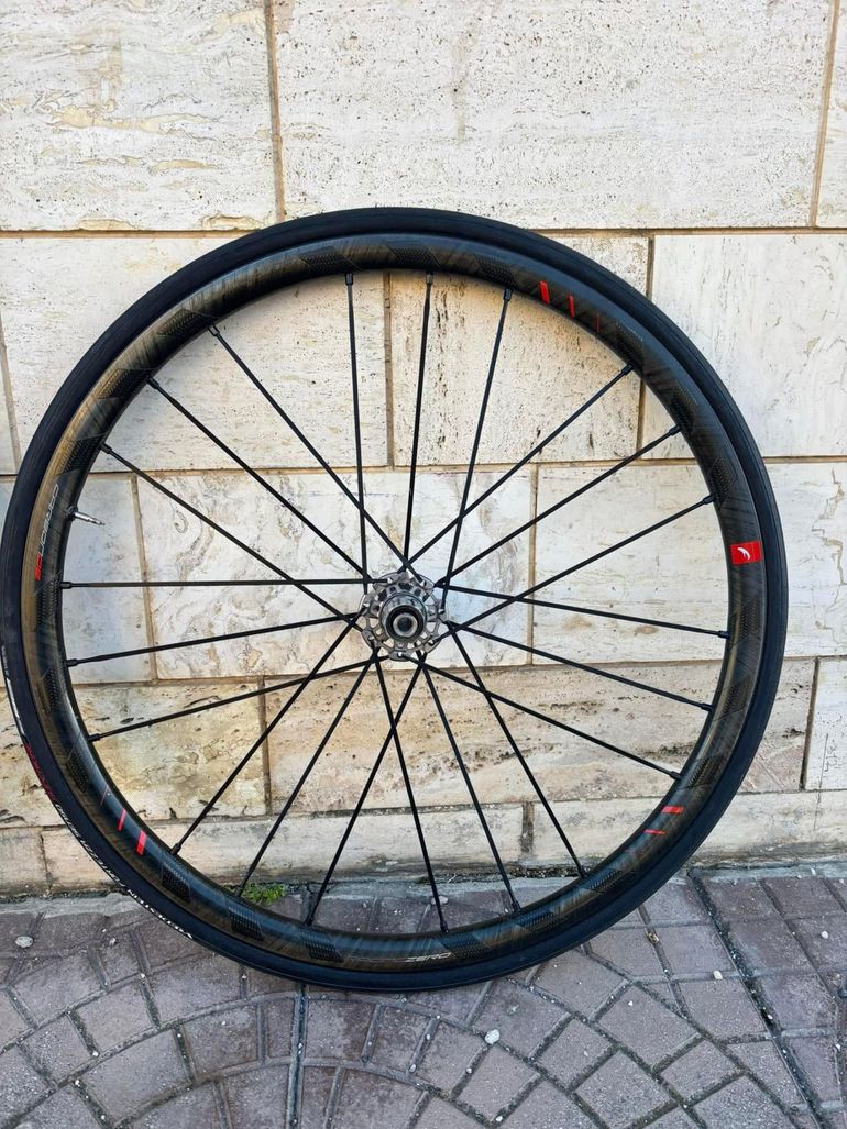 Fulcrum zero Carbon 2023 bike usato — immagine 2 di 2