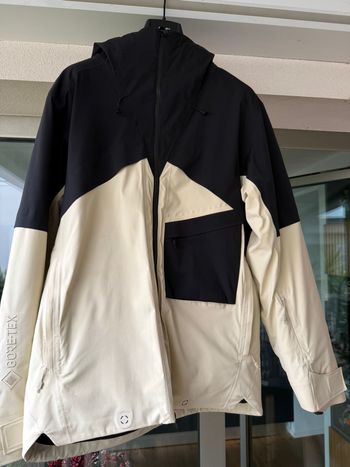 The Mountain Studio, completo( giacca e pantalone)  in Goretex taglia L