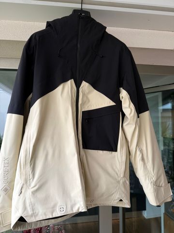 Tweedehands The Mountain Studio completo( giacca e pantalone) in Goretex taglia L 2024 Wintersport Clothing