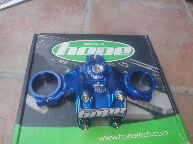 Použité Hope top crown boxer blu 2022 bike — obrázek 1 z 3