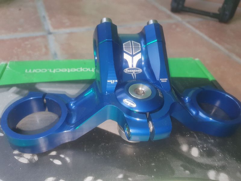 Použité Hope top crown boxer blu 2022 bike — obrázek 3 z 3