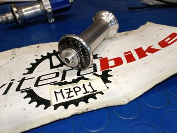 Used Zipp 303 Firecrest Carbon Tubeless Disc Brake Wheelset 2017 bike — image 5 of 5