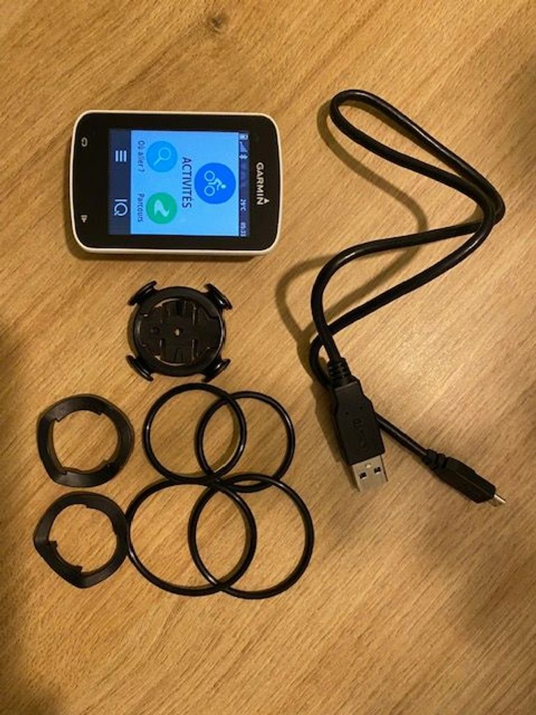 Used Garmin Garmin Edge Explore 820 GPS Cycling Computer bike — image 1 of 2