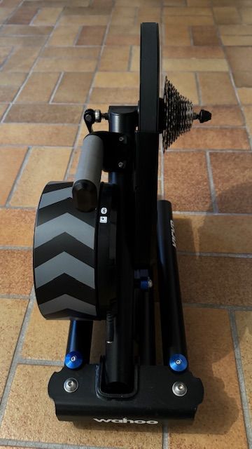 Used Wahoo KICKR Smart Trainer v4.0 2018 bike — image 3 of 9