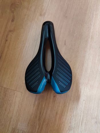 2000, Selle de vélo avec lumière