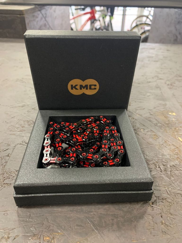 Kmc Catena Kmc Nero/Rosso 2024 bike usato — immagine 3 di 3