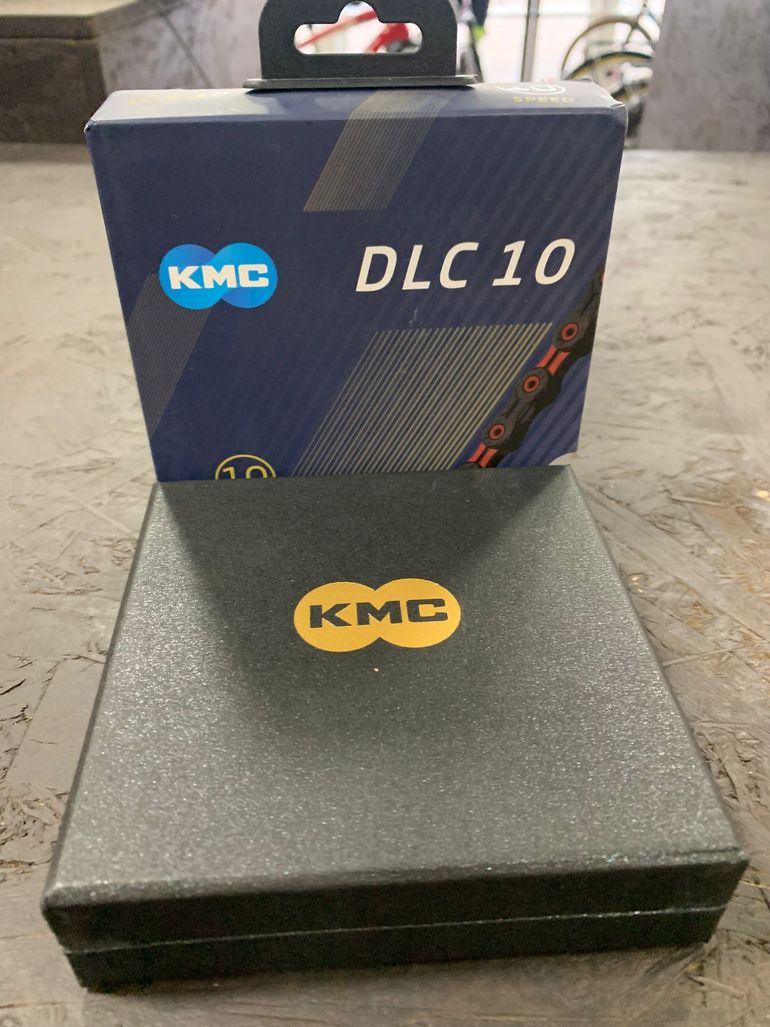 Kmc Catena Kmc Nero/Rosso 2024 bike usato — immagine 2 di 3