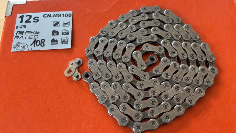 Brugt Shimano Waxed chain CN-M8100 - 108 Links Drivetrain & Pedals