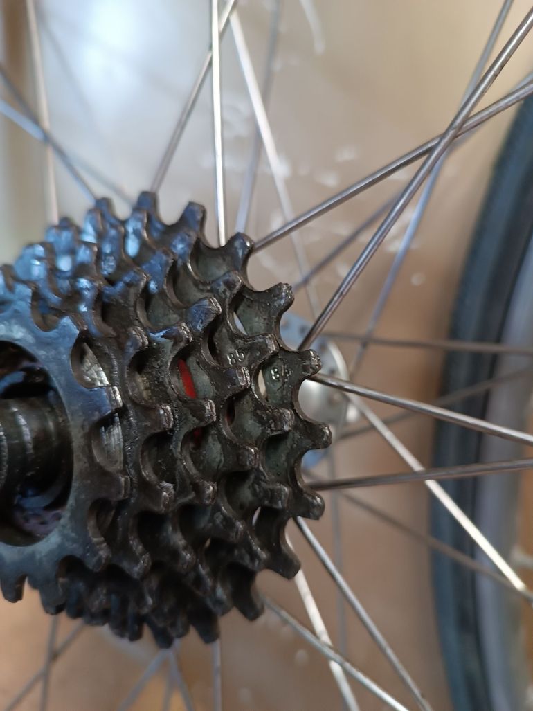 Used Mavic G40 700c 6-speed bike — image 2 of 5