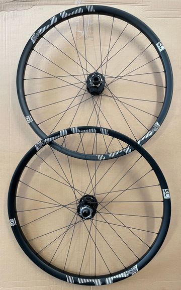 Used E*Thirteen TRS Race SL Carbon bike — image 2 of 5