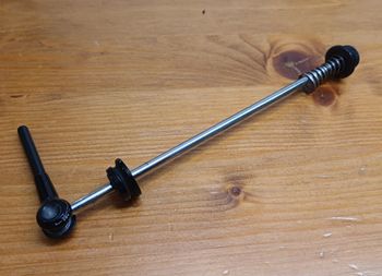 Used Nessuno Ergal Titanio perno passante Ruota Posteriore 130 Mm bike — image 2 of 4