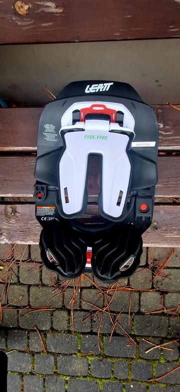 Used LEATT Neck Brace 5.5 bike — image 4 of 4