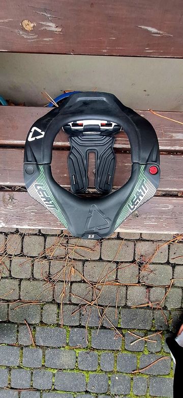 Used LEATT Neck Brace 5.5 bike — image 3 of 4
