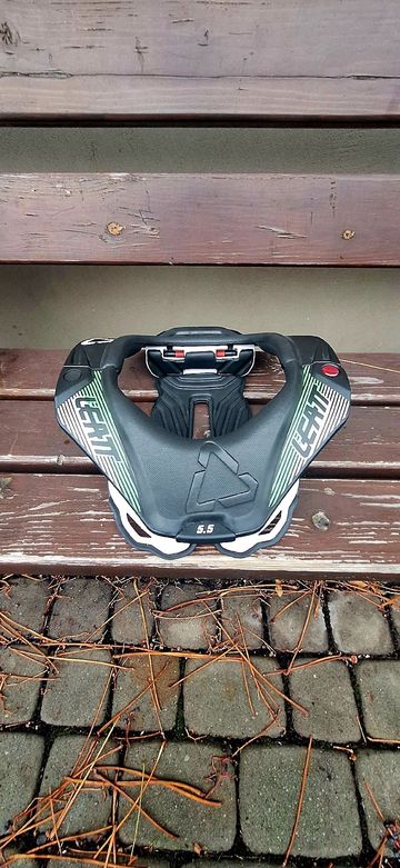 Used LEATT Neck Brace 5.5 bike — image 2 of 4