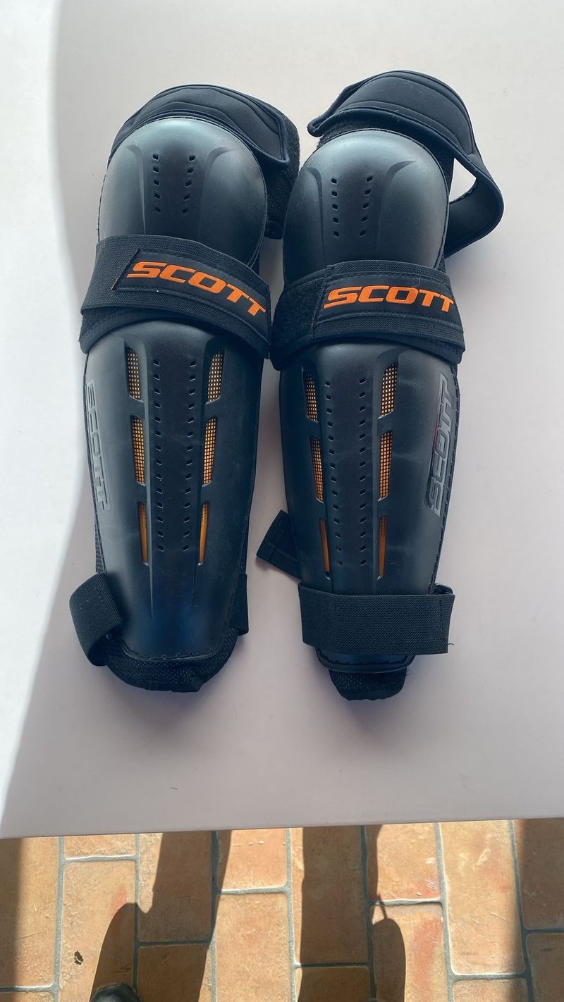 Scott Officer Knee Guard 2023 Cycling Clothing usato