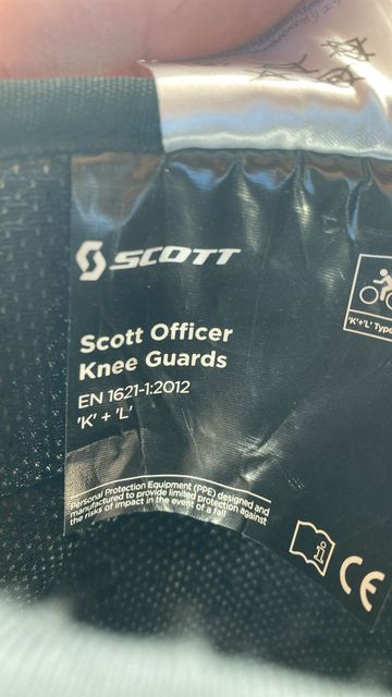 Used Scott Officer Knee Guard 2023 bike — image 2 of 4