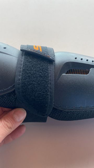Used Scott Officer Knee Guard 2023 bike — image 3 of 4