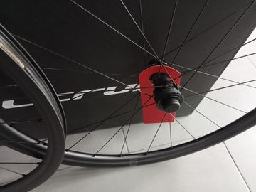 Gebrauchtes Fulcrum Rapid Red Carbon Wheelset bike — Bild 2 von 2