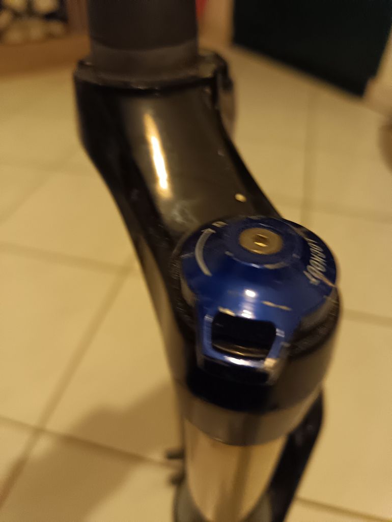 Used RockShox Suspension Fork 26 inch Disc bike — image 3 of 7