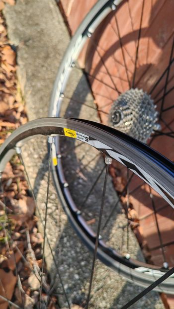 Mavic, Ksyrium Laufradsatz mit 11-fach Ultegra Kassette