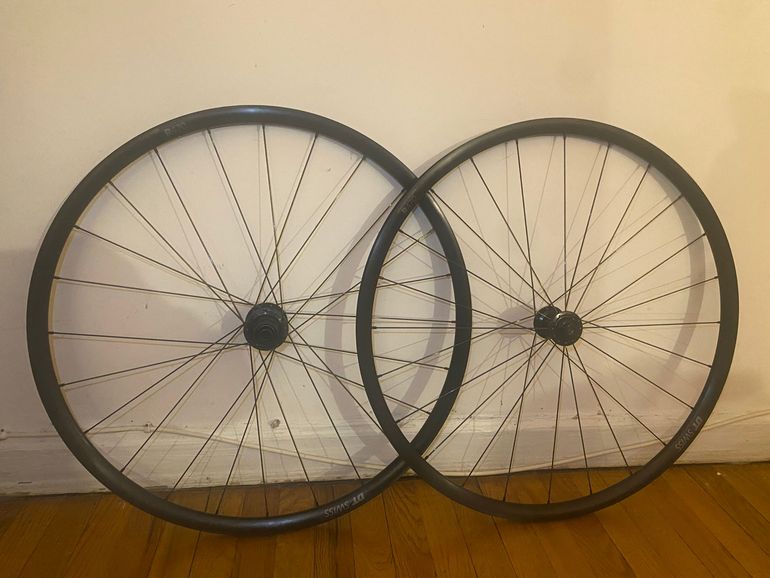Used Dt Swiss R470 Aluminum Wheel bike — image 5 of 8