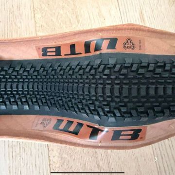 Used 2025 WTB Vulpine 700 x 45c TCS Light Fast Rolling SG2 Tan Wall bike — image 8 of 9