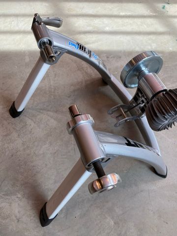 Used Giant Cyclotron Fluid ST Trainer bike — image 3 of 4