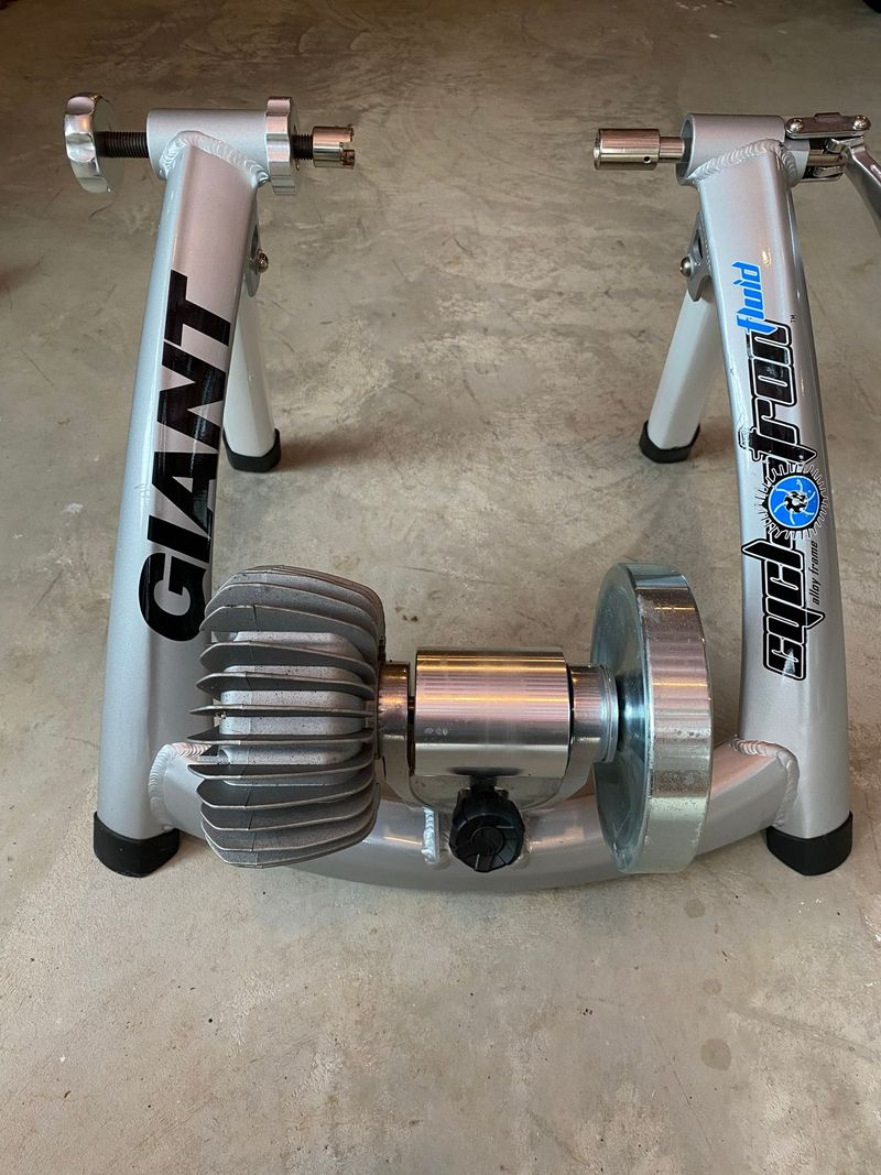 Used Giant Cyclotron Fluid ST Trainer Cycling Accessories