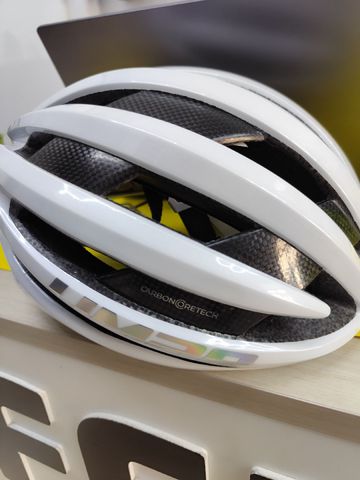 Used 2025 air pro carbon Mips bike — image 4 of 4