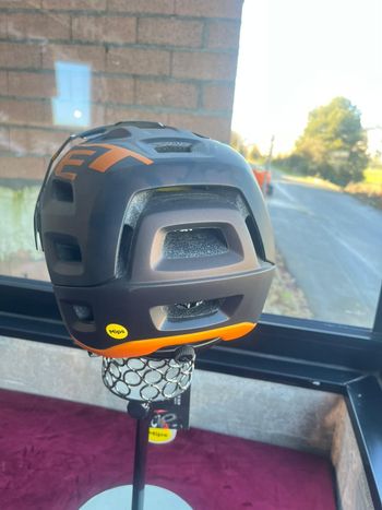 Used MET Roam MIPS, Bronze Orange bike — image 2 of 3
