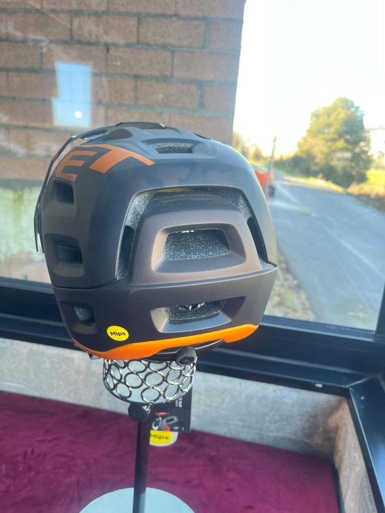 Used MET Roam MIPS, Bronze Orange bike — image 2 of 3