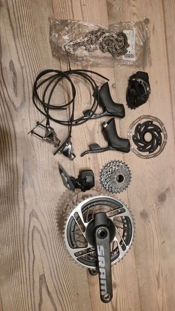 Použité 2024 SRAM Red AXS Rear Derailleur Drivetrain & Pedals