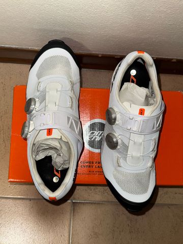 Used 2025 DMT KM0 EVO Carbon MTB Gravel Shoes Size 41 bike — image 3 of 5