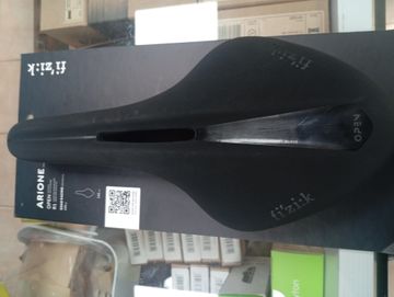 Fizik Arione Open R1 142mm Saddles & Seatposts de segunda mano