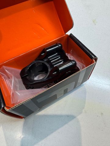 Used Deity Stem 35 2025 bike — image 8 of 8